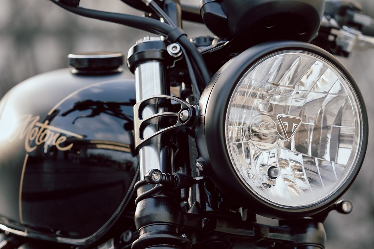 モートーン MTE047 ヘッドライトステー ギーガー ブラック φ41 2個 スピードツイン900 スクランブラー900 T100 バイクパーツ カスタムパーツ 灯火類