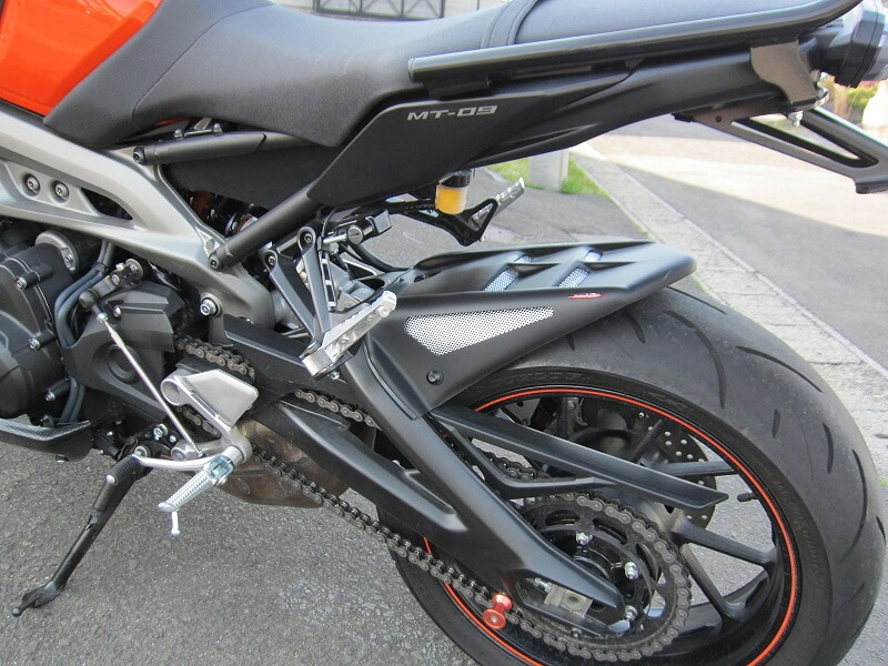 HUGGER 201-Y106-670 MT-09/TRACER/XSR900(16- ) Bﾀｲﾌﾟ ﾏｯﾄﾌﾞﾗｯｸ/ｼﾙﾊﾞｰM