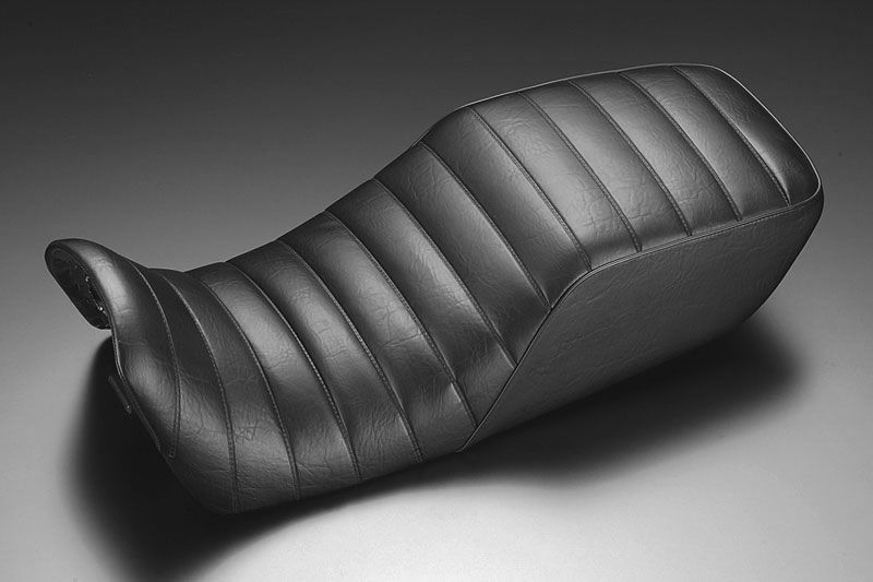 楽天市場】GPZ400F 黒赤エナメル 鋲付き タックロールシート