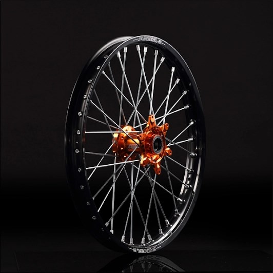 Z-Wheel ｽﾞｨｰｳｨｰﾙ W21-49011 AR1ﾎｲｰﾙｷｯﾄ ﾌﾛﾝﾄ 21ｲﾝﾁ ｽﾃﾝﾚｽｽﾎﾟｰｸ ｵﾚﾝｼﾞﾊﾌﾞ/ﾌﾞﾗｯｸﾘﾑ/ｼﾙﾊﾞｰﾆｯﾌﾟﾙ SX/SX-F/XC/XC-F/EXC/EXC-F/XC-W/XC-W-F ﾀﾞｰﾄﾌﾘｰｸ