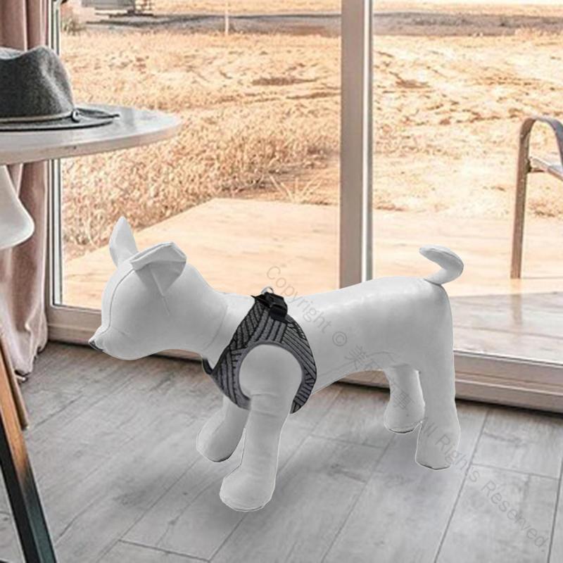 犬と楽しむショッピング体験 高級感漂うペットマネキン 商品が主役の空間演出 インテリアに溶け込むデザイン 来店客の感性に訴える コンパクトで配置自由な展示スタンド