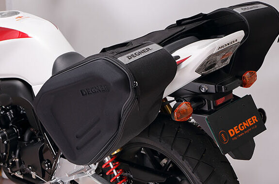 DEGNER（デグナー）　NB-37　スポーツダブルバッグ　　スポーツタイプのバイクに似合うダブルのサイドバッグ！容量可変可能で荷物が増えても安心！！（振り分けバッグ）