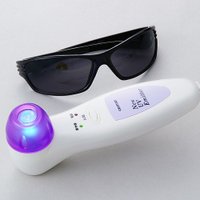 送料無料!不快なワキガや水虫を自宅で軽減!家庭用赤外線治療器水虫 爪水虫 白癬菌 ワキガ治療 ラジオ 殺菌効果 紫外線治療器 わきが ニューUVエミッター