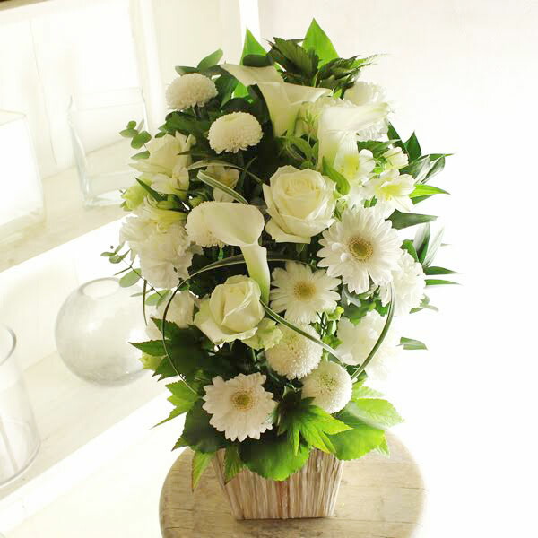 フラワーアレンジメント 手数料安い あす楽 メッセージカード無料 送料無料 お花 お祝い プレゼント フラワーギフト 贈り物 婚約 ブライダル 結婚記念 日 出産祝い 妊娠 バースディ Basket グリーン 白系 デザイナーが手がけるお洒落な一品誕生日 アレンジメント