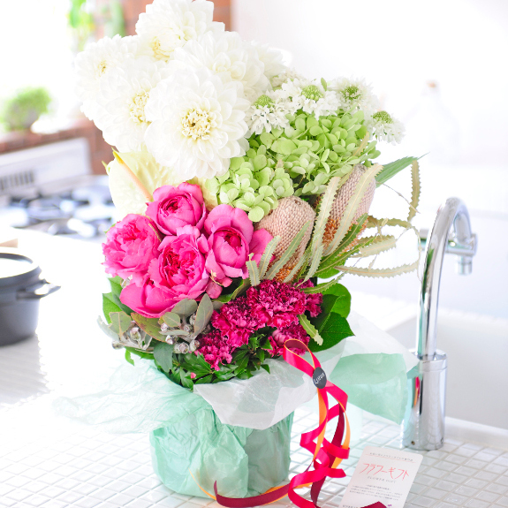 お花 贈り物 癒しの一時を 結婚祝い 花 観葉植物 ご結婚お祝いなど各種お祝い花に 清潔感が際立つ落ち着いた雰囲気なデザイン ラグジュアリーモダンなお 花 送料無料 Gift S フラワーギフト ウェディング 入籍祝い ウェディング 婚約 デザイナーズフラワー 贈り物