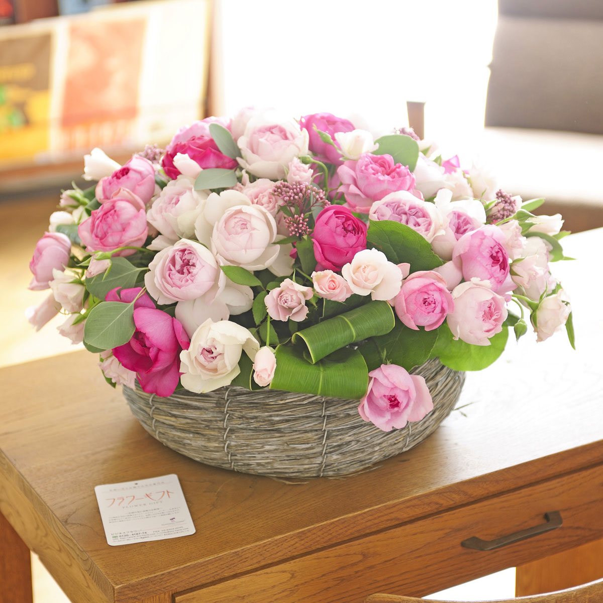 申し合わせ御花 飛び切り薔薇 round型提げ篭仕立てもの（L大きさ・サクラ色系）一緒になる祝賀会 生み出すこと祝賀会 生まれ落ちる祝賀会 誕生日 華燭の典 エンゲージメント 生まれ落ちる日 差し上げ物 御花差し上げ物 差し上げ物 御祭り お花 貨物輸送無料 申したて歌留多無料