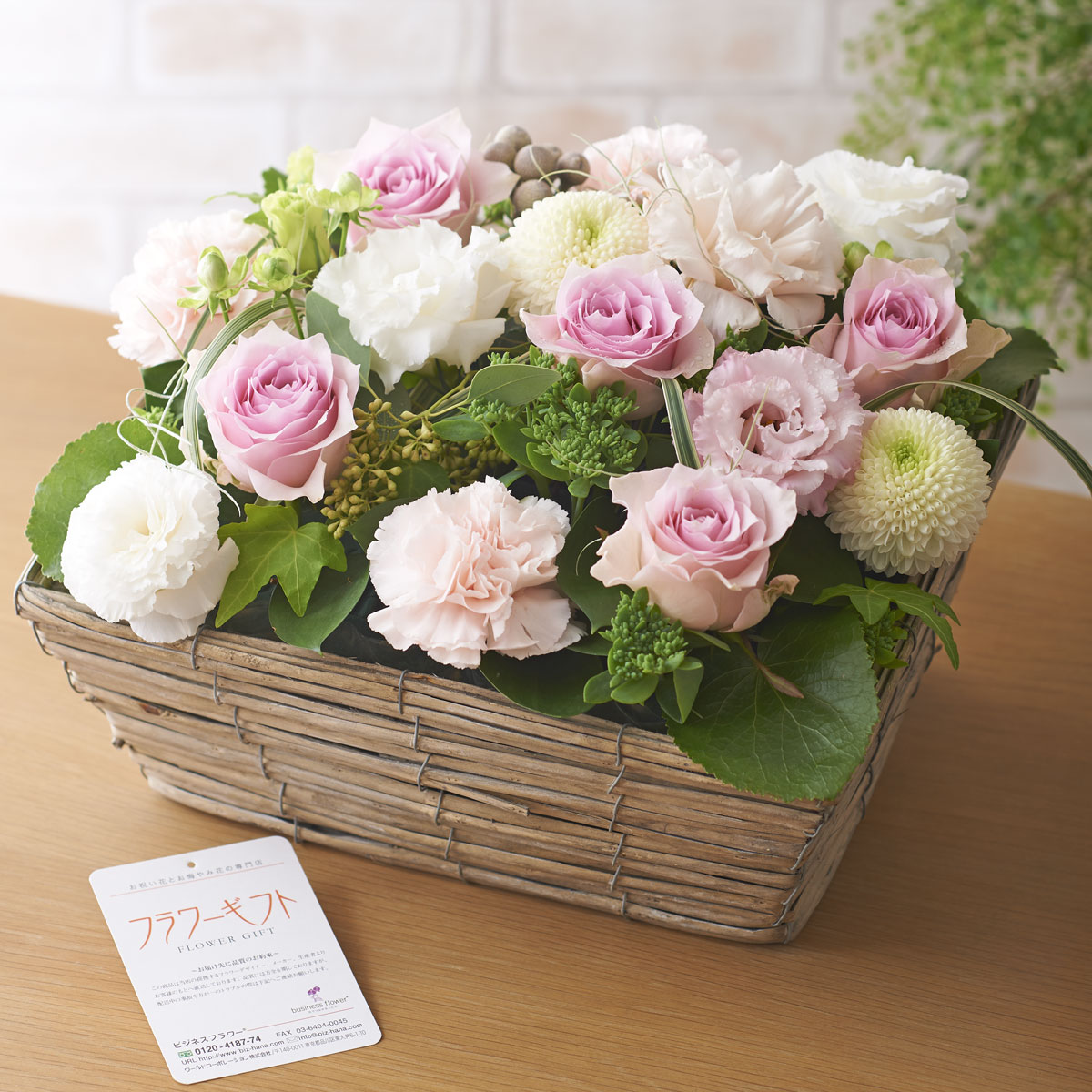 結婚 贈り物 喜寿 退職 出産 全国配送 贈答 現金特価 プレゼント カゴ花 フラワーデザイナーが仕立てるスクエア型のアレンジメントフラワー メッセージカード無料 花 観葉植物 誕生日 お祝い フラワーギフト お花 ウェディング Basket ピンク系 デザイナーズフラワー