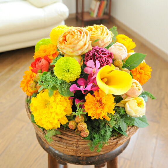 【電報（祝電）とお花を一緒にお届け】アレンジメントフラワー Round Basket（黄色・オレンジ系）誕生日 結婚祝い 開店祝い 就任祝い 入学祝い 就職祝い 贈り物 フラワーギフト プレゼント お祝い お花 送料無料 メッセージカード無料