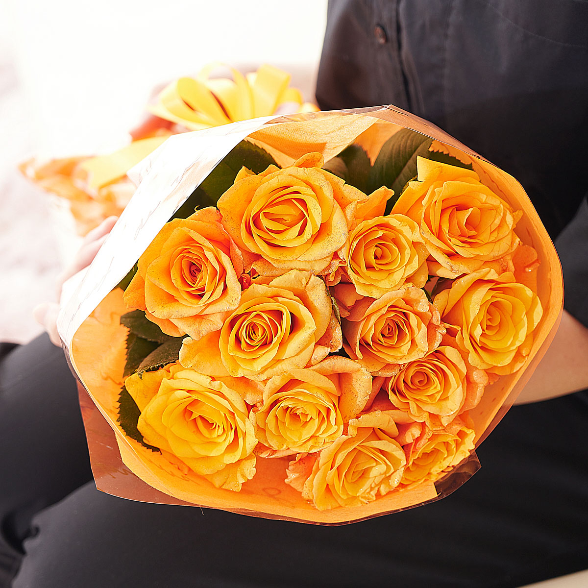 送料無料 花束 ブーケ ゴールドラメ仕様 18金 K18 オレンジバラ12本薔薇 国産 お祝い お花 生花 フラワーギフト 贈答 プレゼント 贈り物 全国配送 メッセージカード無料 送料無料 楽ギフ あす楽 Sermus Es