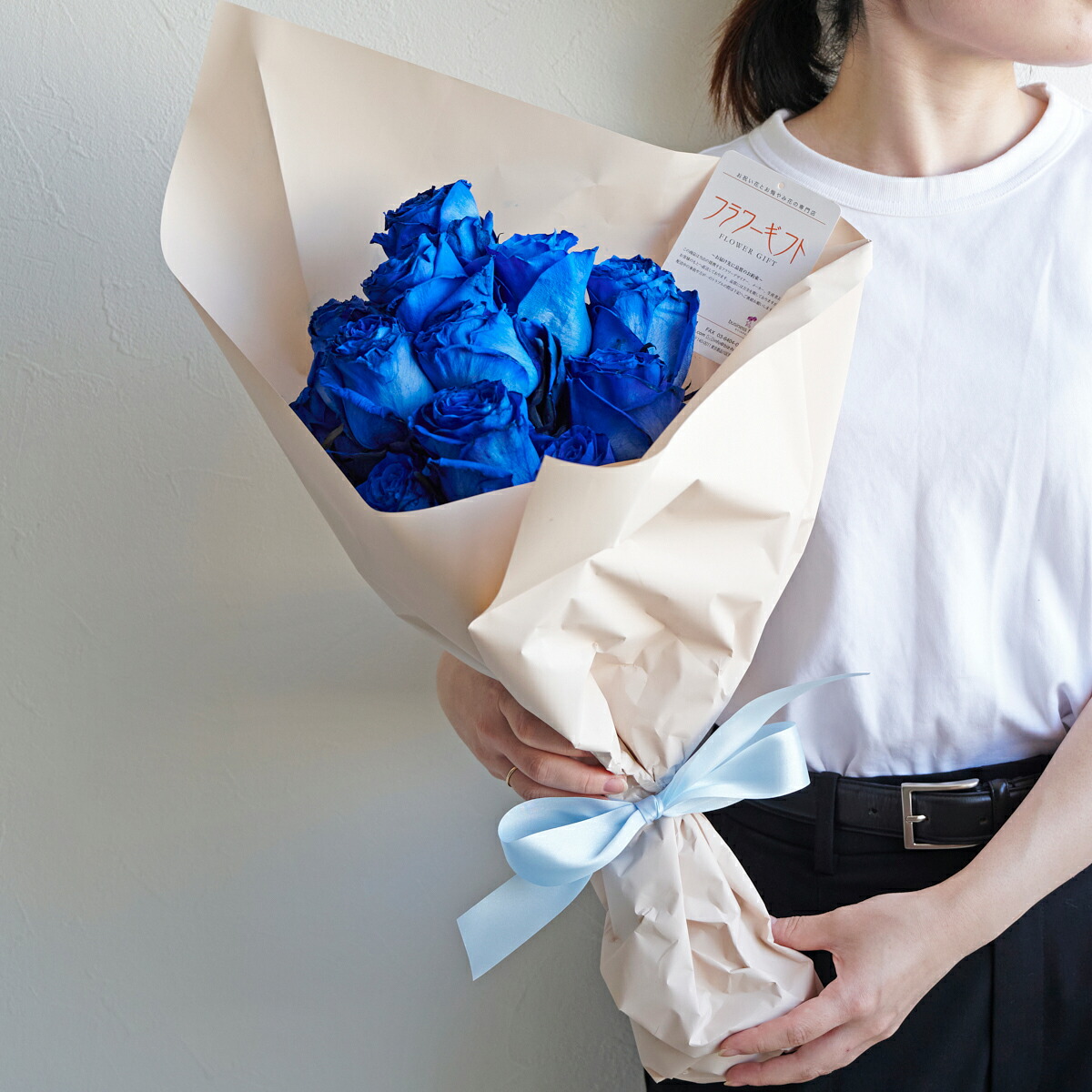 花束・ブーケ　青バラ12本お花 華やか 鮮やか オシャレ お祝い プレゼント 贈り物 メッセージカード無料 ｜花ギフトの通販サイト　hana