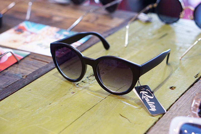 買取り実績 サングラスReality LARCHMONT Matt Black SUNGLASS アイ