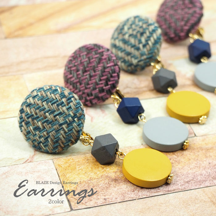 ふわふわ　ボタン　ピアス　イヤリング　ゴールド　白　ハンドメイド　アクセサリー 663f2e9a22bd8fc3cce2067cb75279