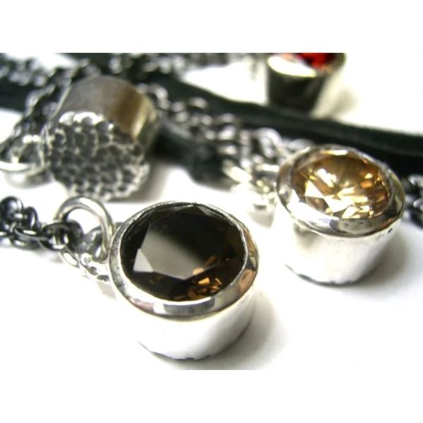 【VIVIFY 置き目店】VIVIFY ビビファイ 首飾り しろがね色 11粍 Round Cut Stone Setting Necklace