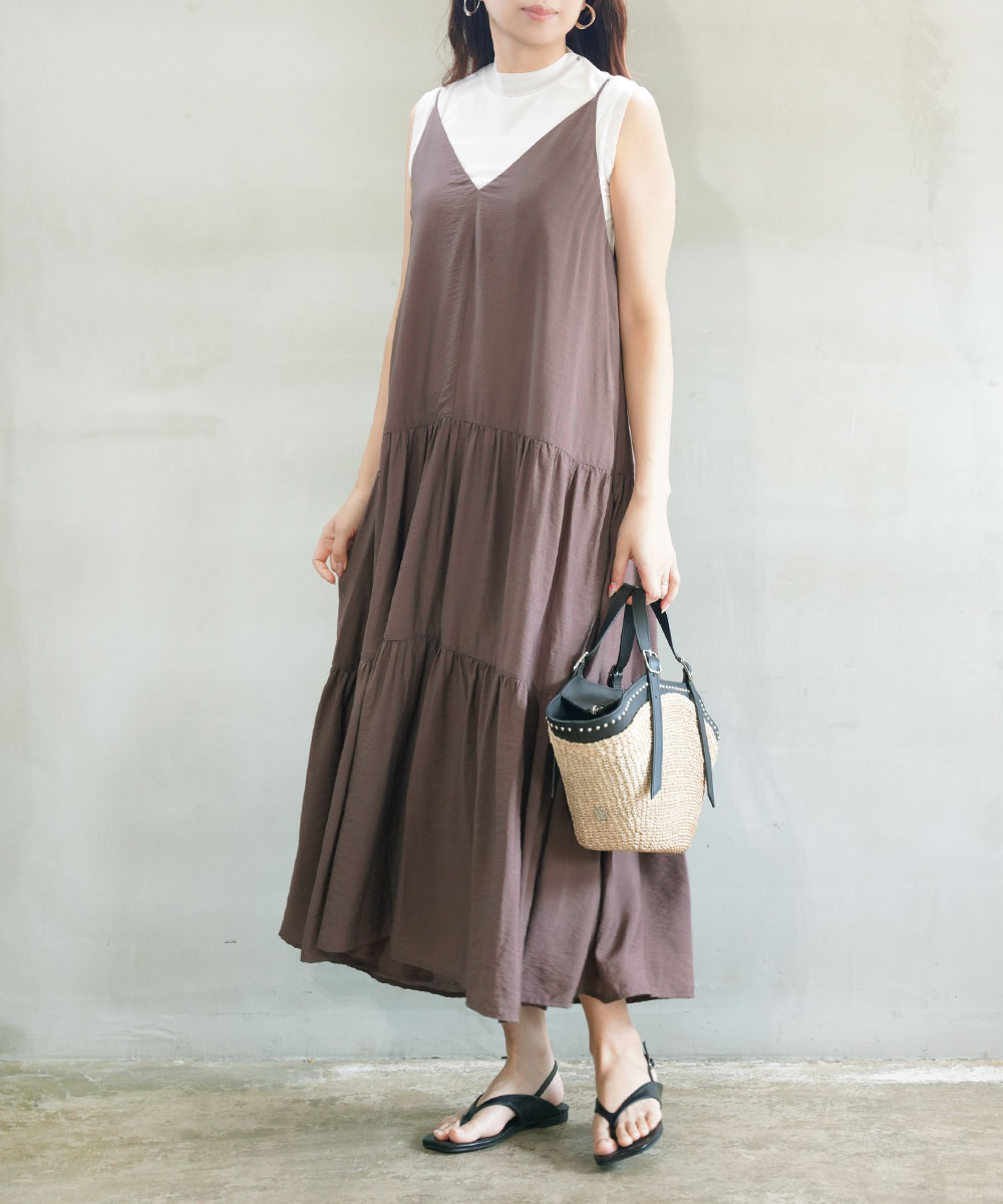 【30%OFF】【LINEクーポン有】【2026年春夏新作】コウト qout ワンピース ロング キャミソール キャミワンピ ティアード 体型カバー Vネック レイヤード 無地 きれいめ かわいい・B-8861759-0482601(レディース)｜etre！par bleu comme bleu 7,762円