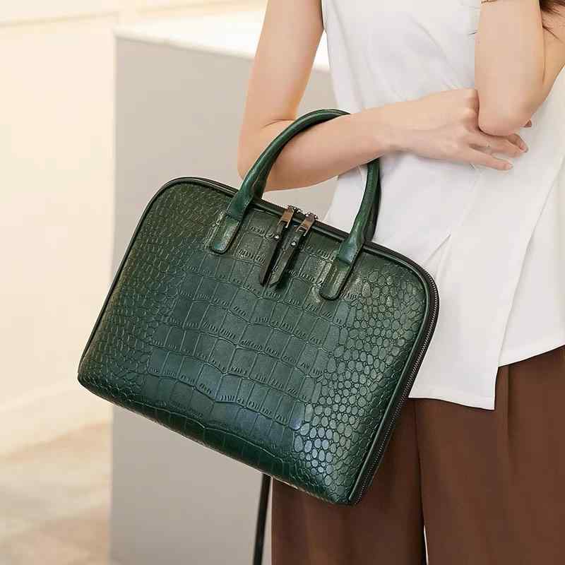 商行為御徒面子 レディース ワニ柄 二層牛皮 墨緑 通い 普段使い走り 万覚え帳パソコン納める 肩部 トート 2WAY 曲がったがけ 中型 横型 真四角 空蝉捉え所の無い ファスナー 分かりやすい