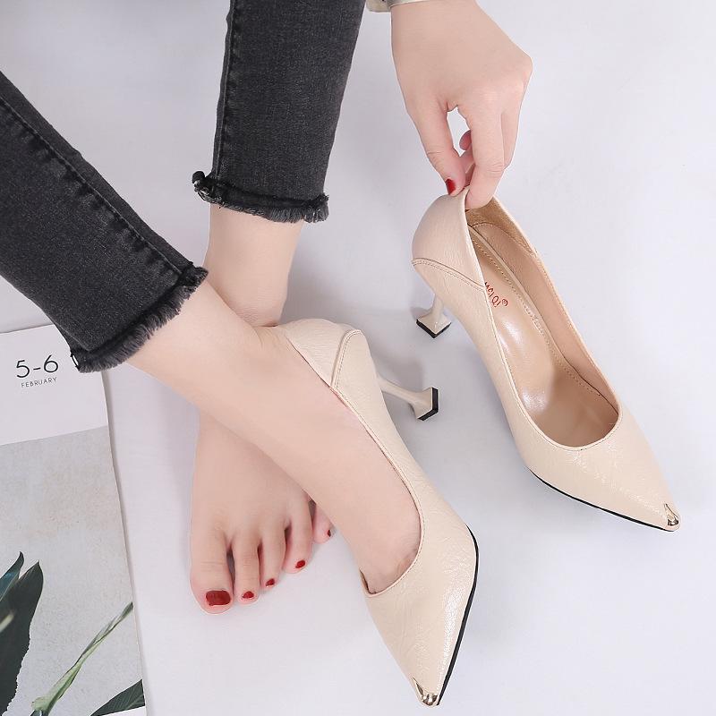 パンプス レディース 女性用 柔らかい 合成皮革 フェイクレザー ポインテッドトゥ つま先メタルキャップ 浅口 浅履き 細ヒール ハイヒール オフィス ビジネス 通勤 フォーマル 高級感 きれいめ ブラック 黒