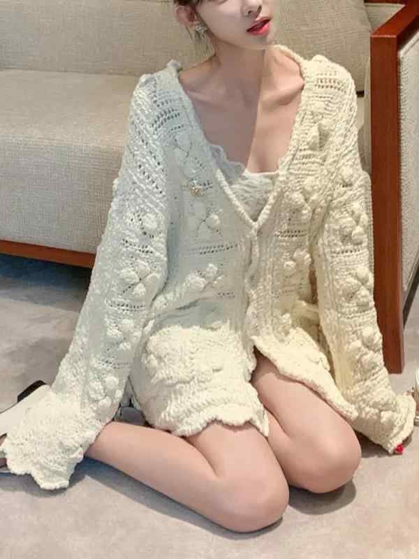 ニット カーディガン レディース Vネック 長袖 手編み花モチーフ クロシェ編み ゆったりシルエット ウール混 エレガント フェミニン オフホワイト オフィス カジュアル ミドル丈｜bloomelier