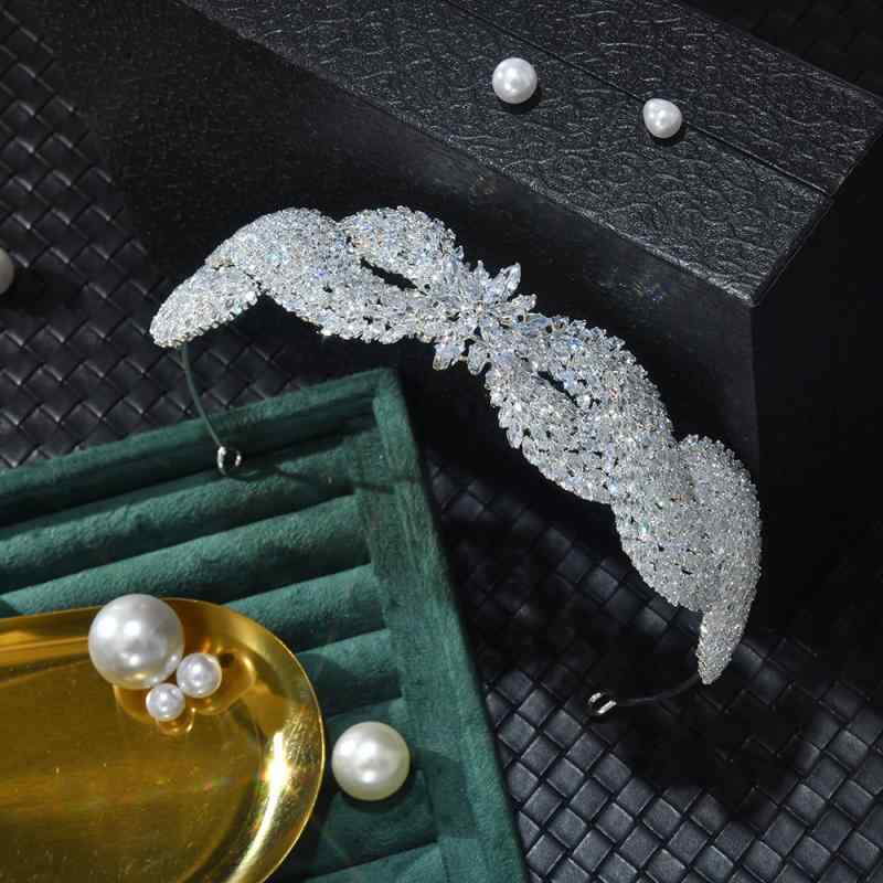 髪の毛添え物 レディース 御芽出度 ジャケット冠 お姫様 ティアラ 雪のたま物 機翼 白水晶 酸化ジルコニウム 金属元素 白 分かりやすい 御芽出度 生まれ落ちる日 寄り合い