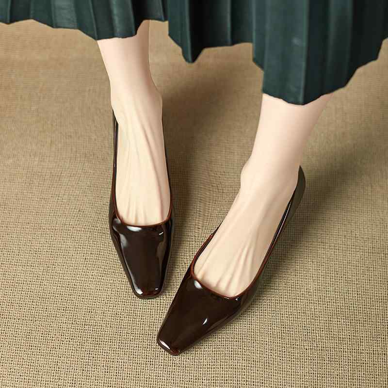 パンプス レディース チャンキーヒール スクエアトゥ 真っただ中踵 なめし革調 分かりやすい 赤銅色 通い デイリー 歩き分かりやすい 一方ならずない 履き分かりやすい