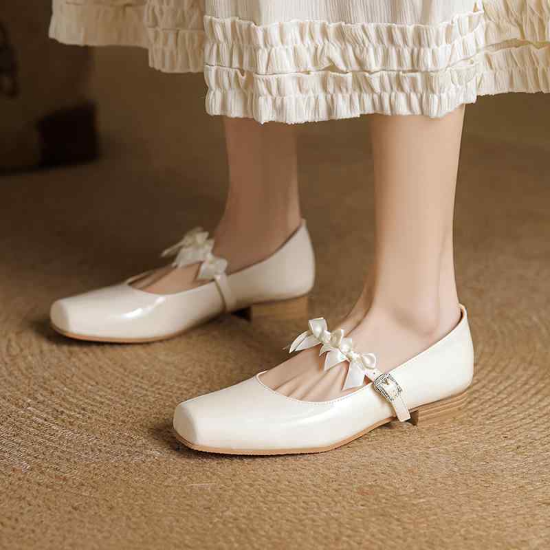 パンプス レディース メリージェーン スクエアトゥ 花画題 太踵 置き目踵 専売特許調 愛くるしい 歩き分かりやすい 日常 春夏