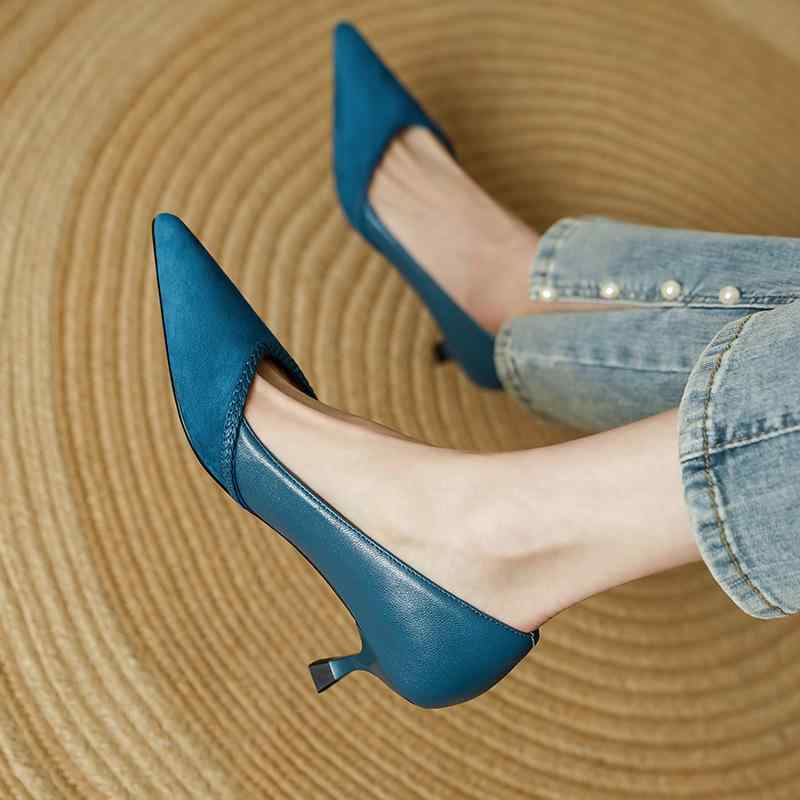 パンプス レディース 一方ならずない 走れる 置き目踵 ポインテッドトゥ チャンキーヒール 脱げない 疲れない 歩き分かりやすい スエードクロス 調 スムース 1.5珊 踵 大層らしい大きさ ごく小さい大きさ 置き目毛革 通い 黒いこと 黒