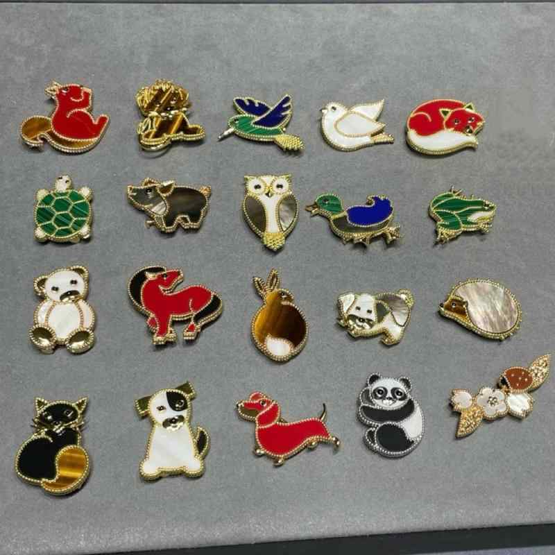 胸飾り 男女兼用 毛の荒物画題 ジャイアントパンダ 家兎 猫 カメ 愛くるしい キラキラ メッキ工業 付属物
