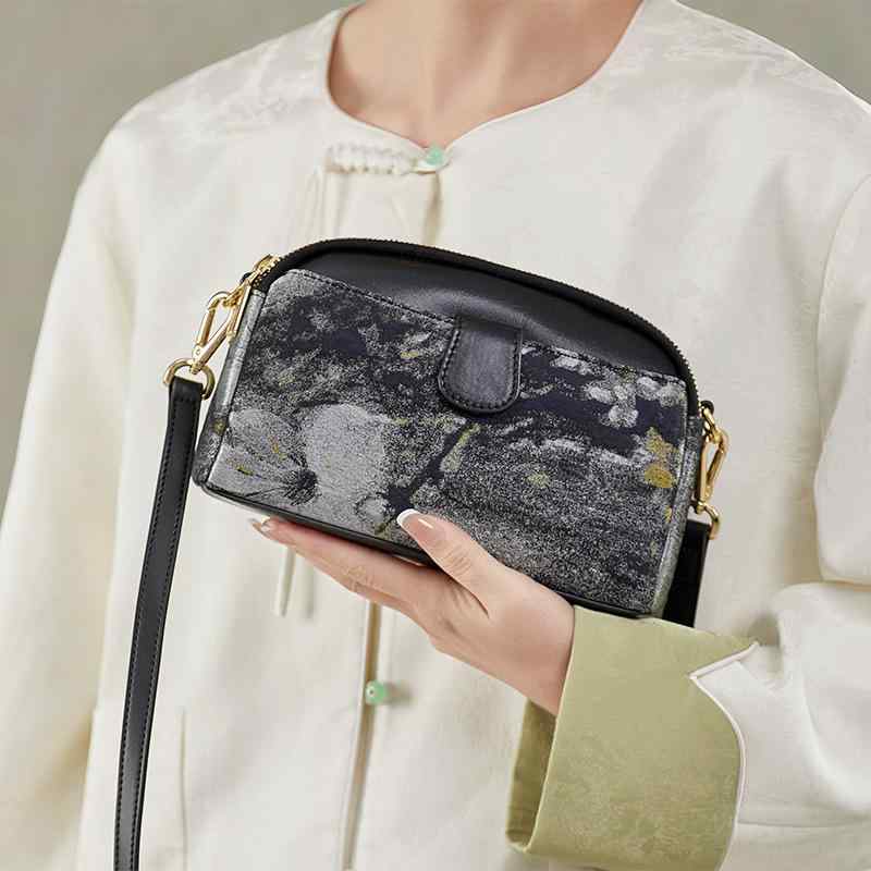 ショルダーバッグ レディース 斜めがけ 軽量 大容量 帆布 ソフト レザー調 キャンバス ミニバッグ 菱格 チャック付き 肩掛け カジュアル デイリー 通勤 通学 グレー｜bloomelier