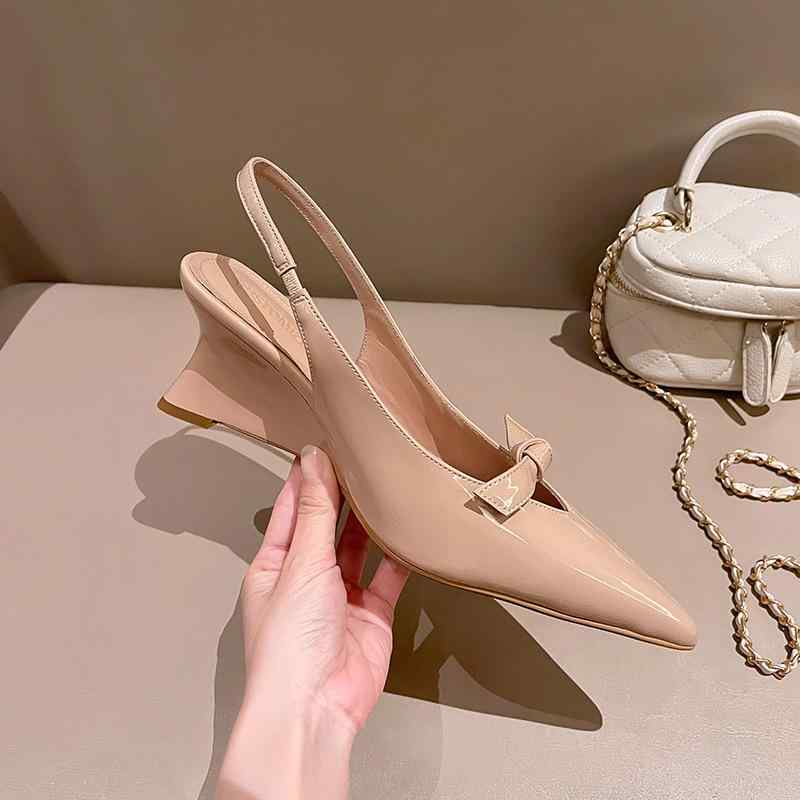 サンダル レディース チャンキーヒール ポインテッドトゥ 羊革 バックストラップ ミュール パンプス Ｖカット 美脚 痛くない 履きやすい スリッポン 軽量｜bloomelier