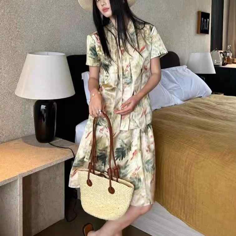セットアップ レディース 半袖 接触冷感 シャツ ブラウス シルク調 絹風 ボタニカル柄 プリント ミモレ丈 セミフレアスカート グラデーション きれいめ 上品 エレガント カジュアル オフィス 通勤 春夏｜bloomelier