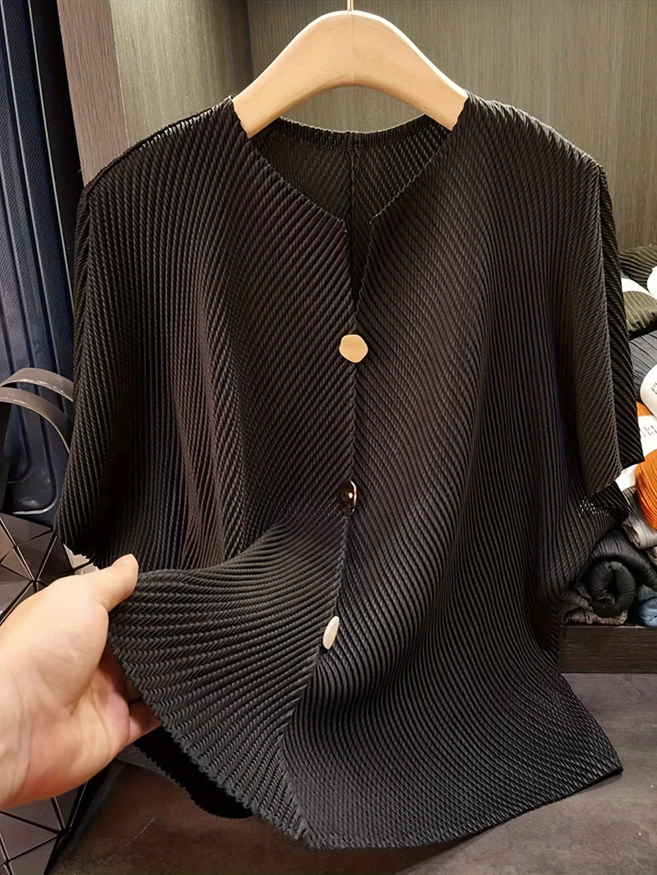 【デザインカットソー】レディース Tシャツ 凹凸素材 プリーツ トップス 半袖 5分袖 ボタン付き クルーネック 着痩せ 体型カバー お洒落 きれいめ 春 夏