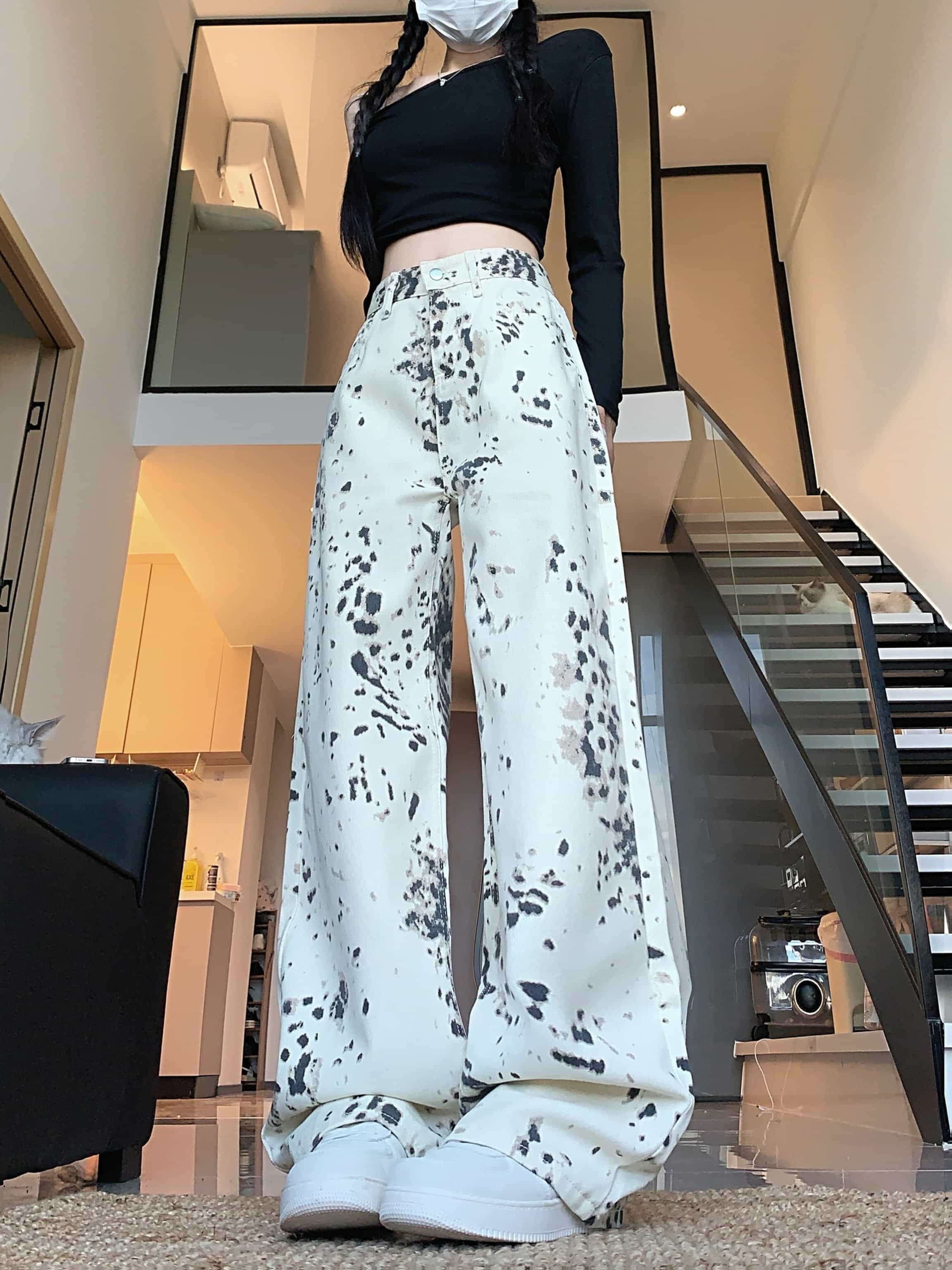【ダルメシアン柄】 デニム ワイドパンツ レディース ジーンズ ジーパン ハイウエスト 総柄 ストレートパンツ ロングパンツ ズボン ボトムス バギーパンツ ゆったり ゆるめ カジュアル ストリート Y2K 韓国 ファッション ペイント風 アニマル柄 ホワイト 体型カバー
