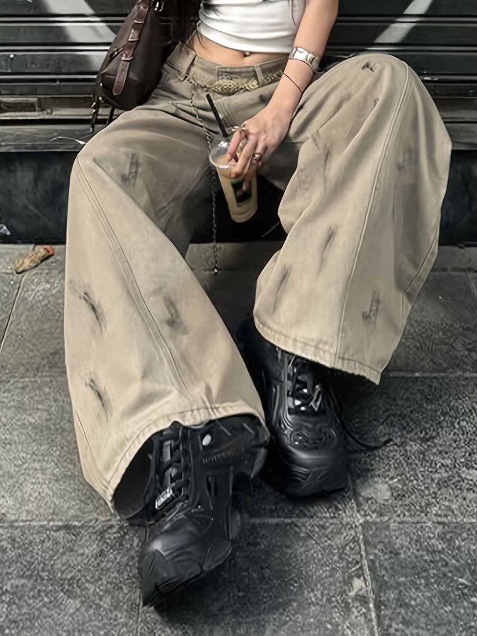 【ヴィンテージ風】 ワイドパンツ デニム レディース ジーンズ ジーパン ズボン ローライズ バギーパンツ ストレート ロングパンツ ダメージ加工 y2k ファッション ストリート系 韓国 太め ワークパンツ ボトムス ゆったり 体型カバー 着痩せ 脚長 美脚 痩せ見え 4,114円