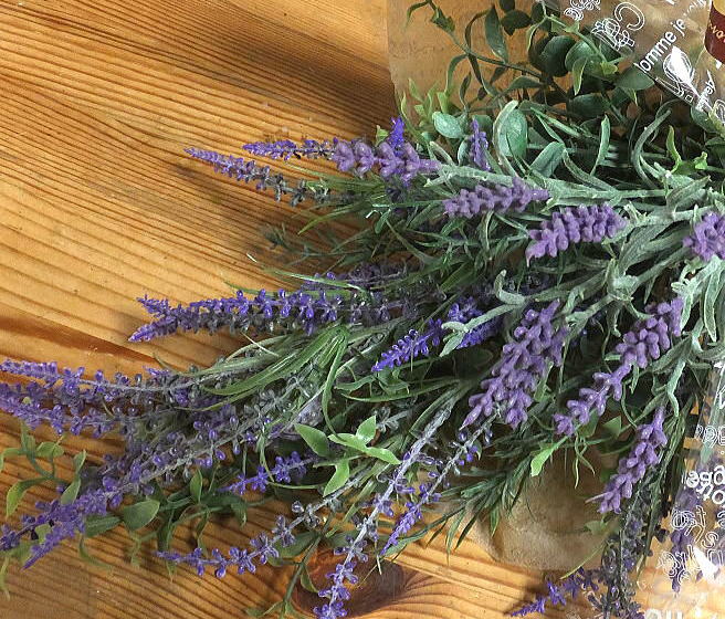 ラベンダーのスワッグラベンダー 造花 外に飾るリース 玄関リース初夏の花 リース ハーブ枯れないリース 外玄関のリース 梅雨時のリース Aplusfinance Blog Com