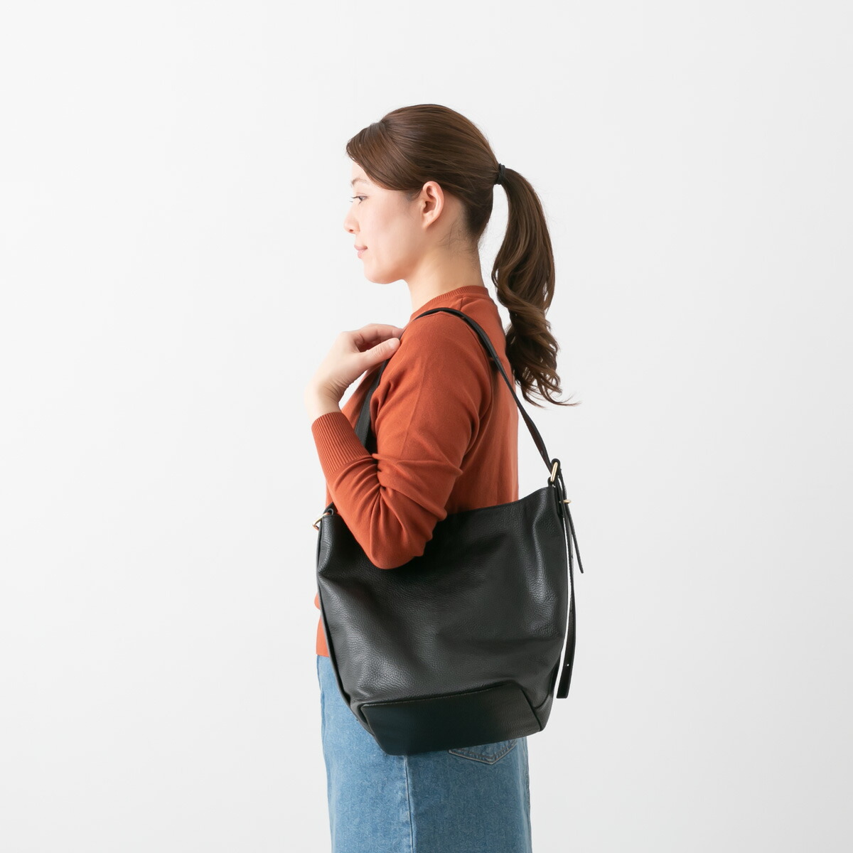 【10%OFFクーポン配布】AULENTTI オーレンティ ＜br /＞レザー バケットバッグ 2色 L823-DO