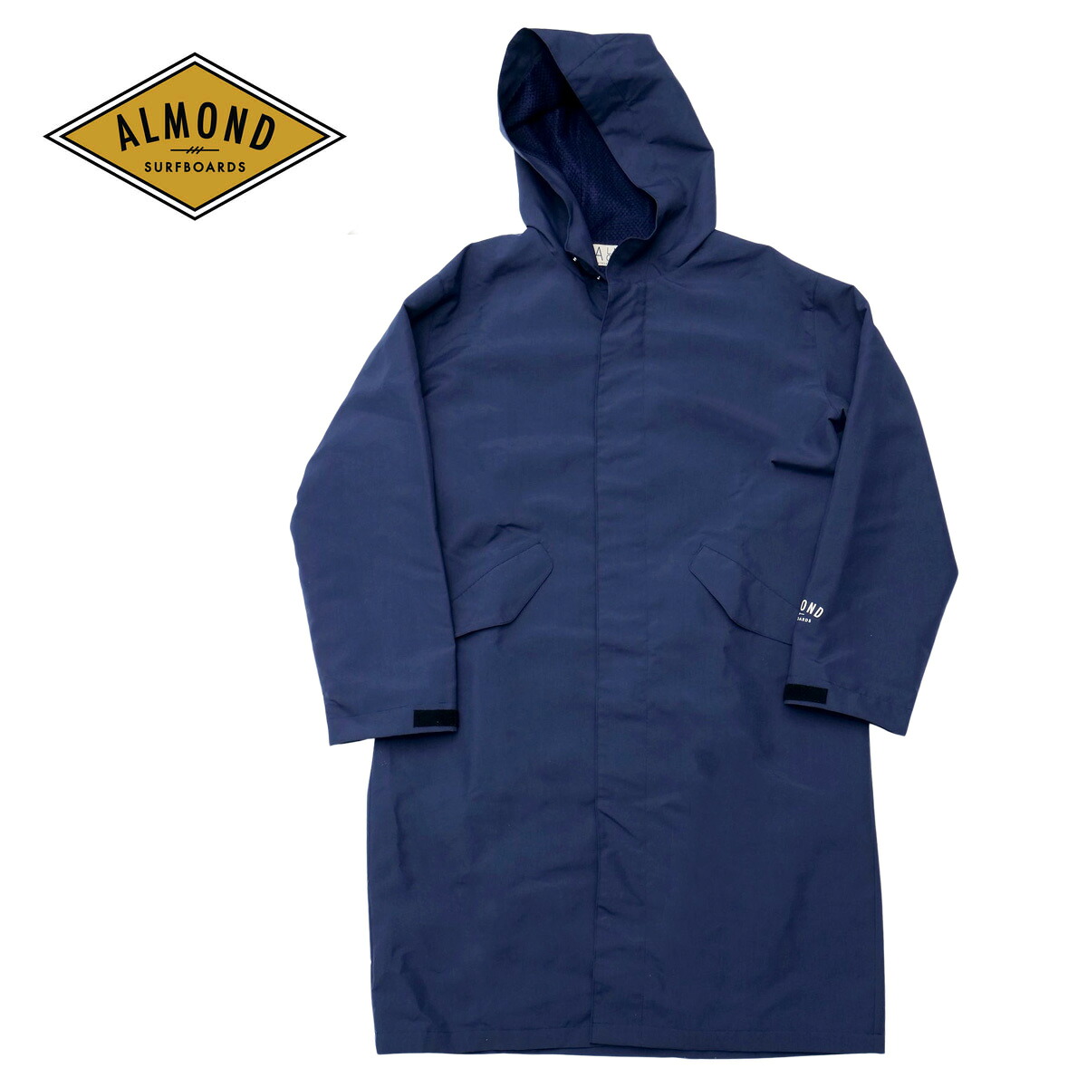 【送料無料】 Almond Surf アーモンドサーフボードデザイン NEWPORT LONG COAT メンズ ネイビー S-L IV2230 【ロングコート ナイロンコート レインコート コート ロング フード ナイロン ブランドロゴ 裏地 日本製 撥水 シンプル 無地 サーフ おしゃれ ブランド】