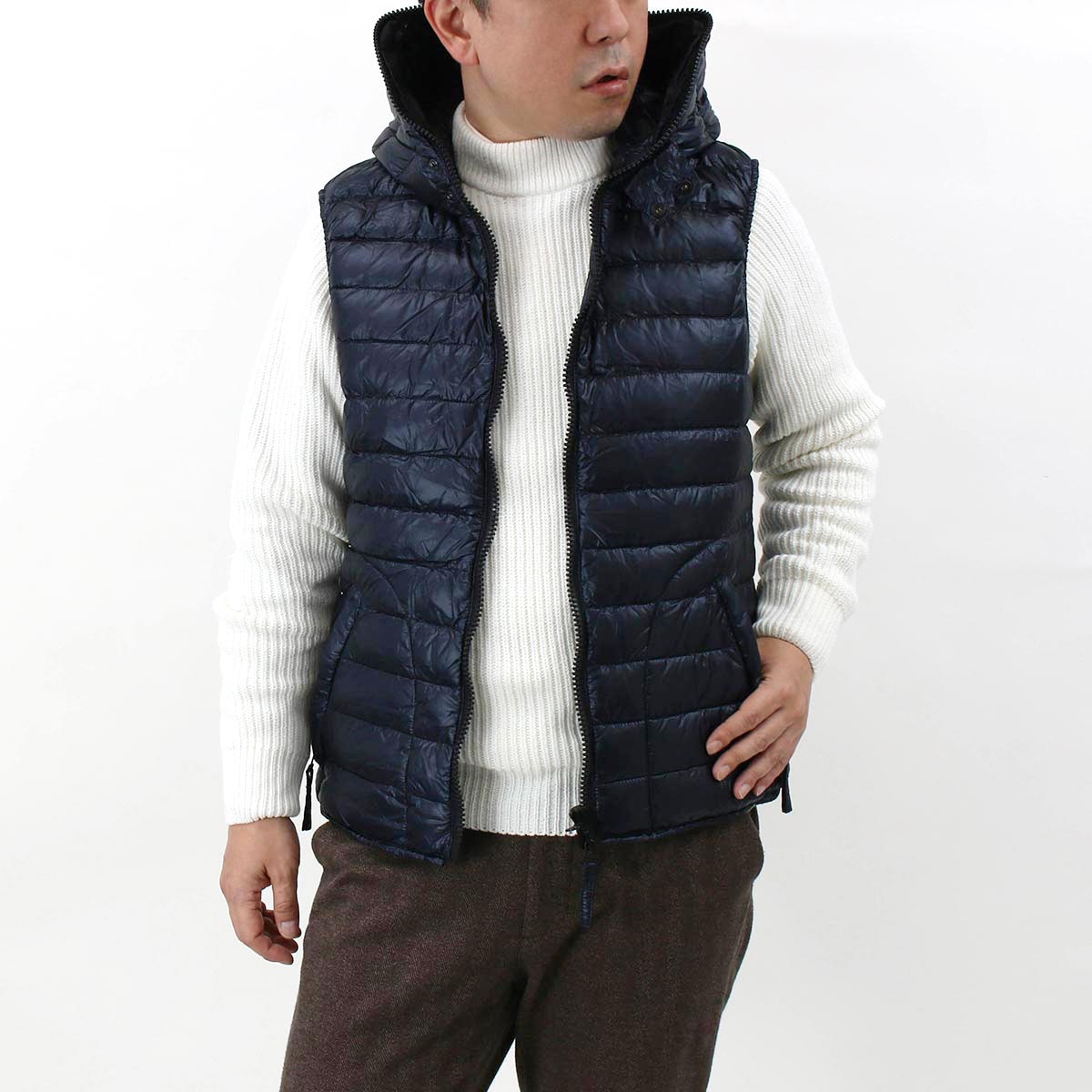 ✨極美品✨デュベティカ　大きいサイズ42　ダウンベスト　カシミヤ混　ネイビー ✨極美品✨デュベティカ 大きいサイズ42 ダウンベスト カシミヤ