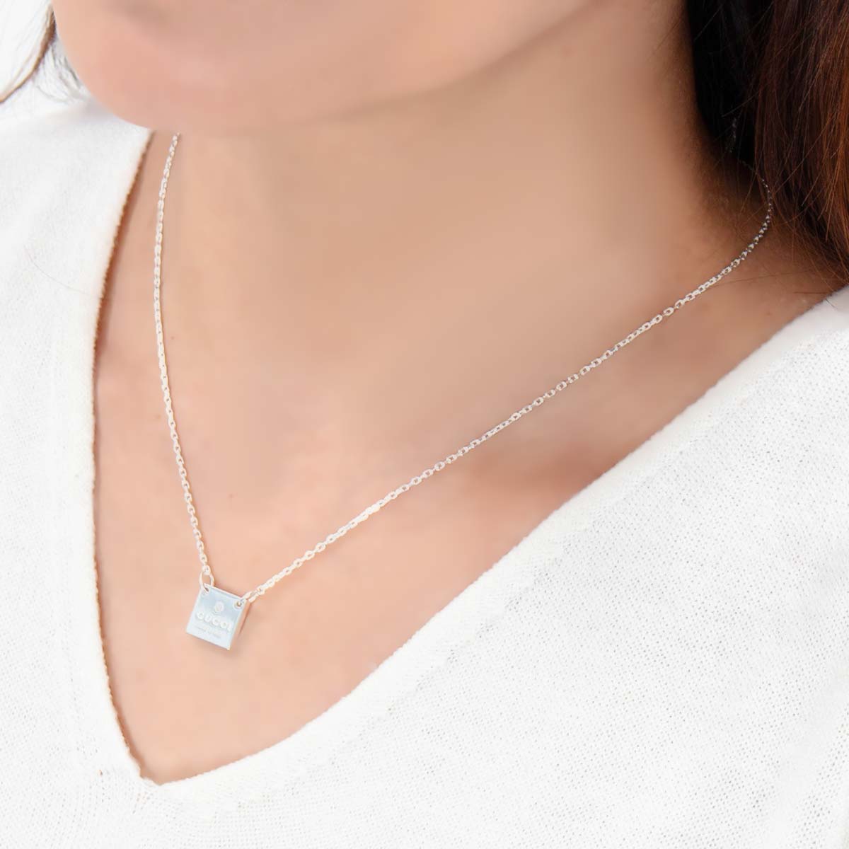 グッチ メンズ ネックレス アクセサリー メンズ レディース トレードマーク スクエアプレート トレードマーク シルバー ジミーチュウ J8400 8106 Gucci ブランドショップ ブルーク 送料無料 グッチ Gucci アクセサリー ネックレス J8400 8106 新品