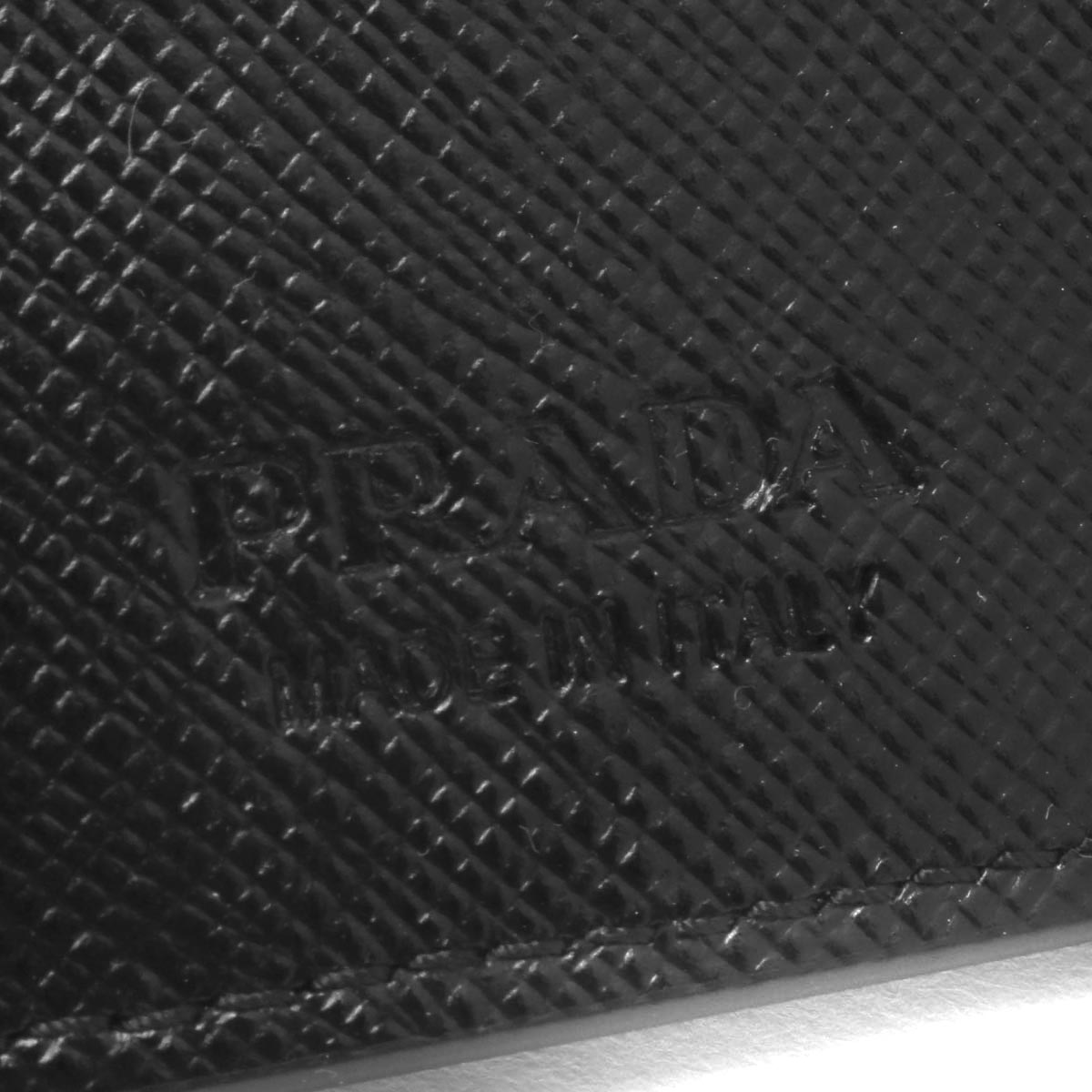 珍しい プラダ キーケース メンズ サフィアーノ メタル ブラック 2pg222 Qme F0632 21年春夏 Prada ブランドショップ ブルーク 柔らかい Werther Com Br