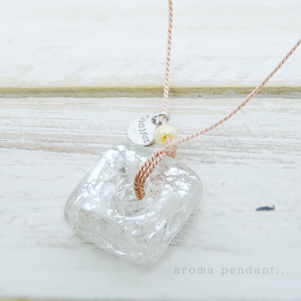 楽天市場 アロマペンダント ネックレス ガラス アロマデュフューザー 白 Rcp ブルーレース アクセサリー