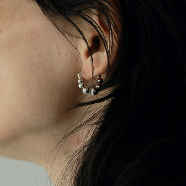 巾着付き anuke アンヌーク Volume Ball Pierce シルバー 巾着付き anuke アンヌーク Volume Ball Pierce シルバー - メルカリ