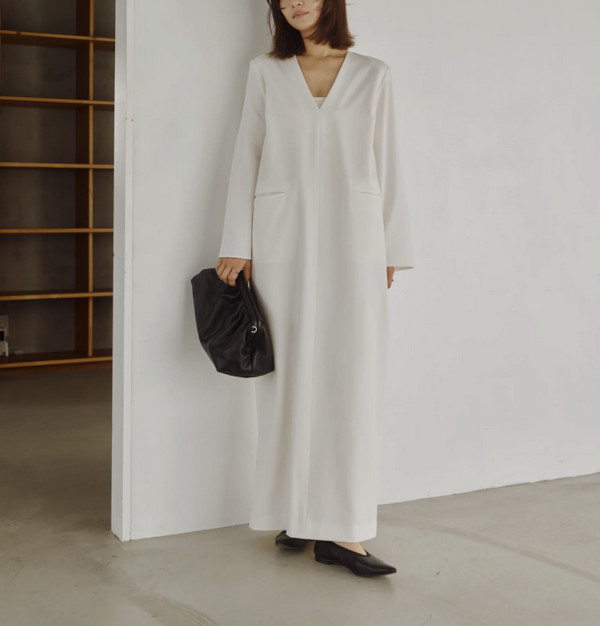 Hella ヘラ2026AW 秋冬 受注会 予約会Flow Sleeve V Dress フロースリーブVドレス ワンピース h263-55【2026AW新作予約】【10月下旬-11月下旬お届け予定】≪3月10日予約開始≫|ブルーロータス