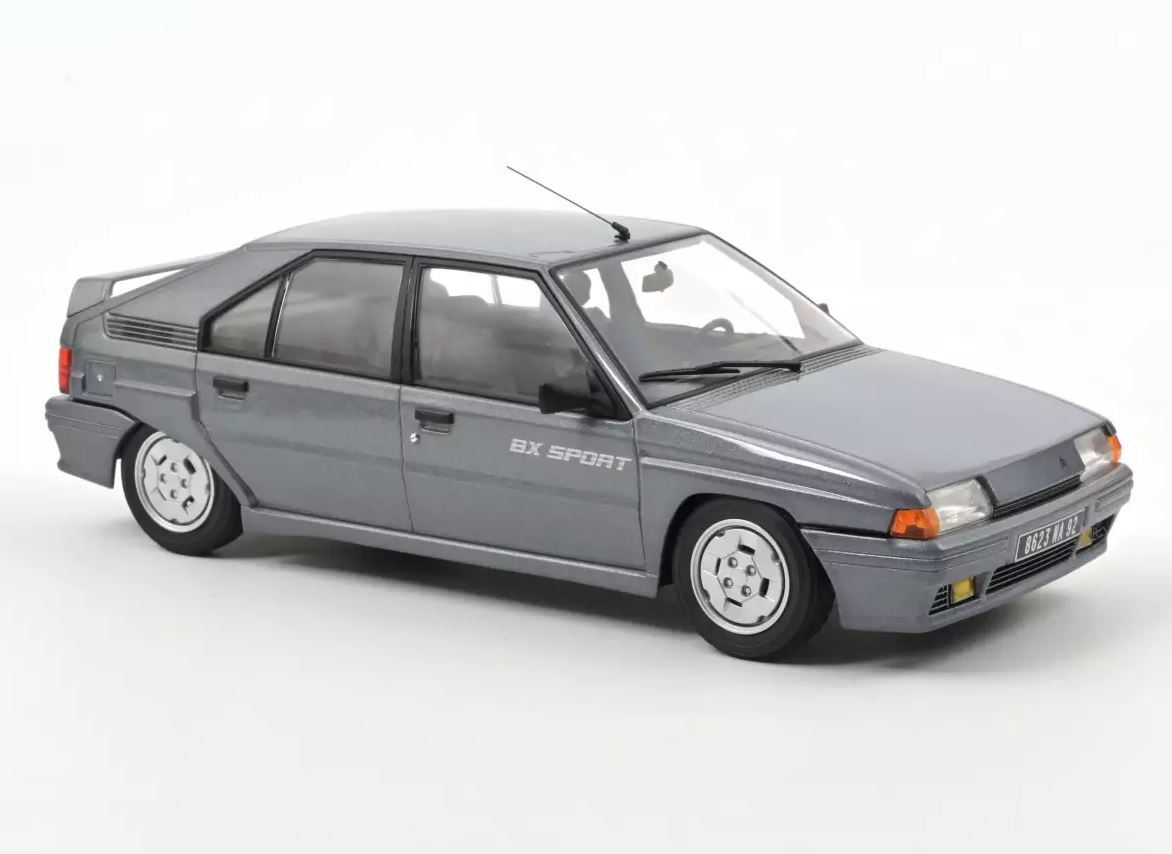 定休日以外毎日出荷中] ソリド 1/18 ミニカー TOURTERELLE BEIGE 4CV