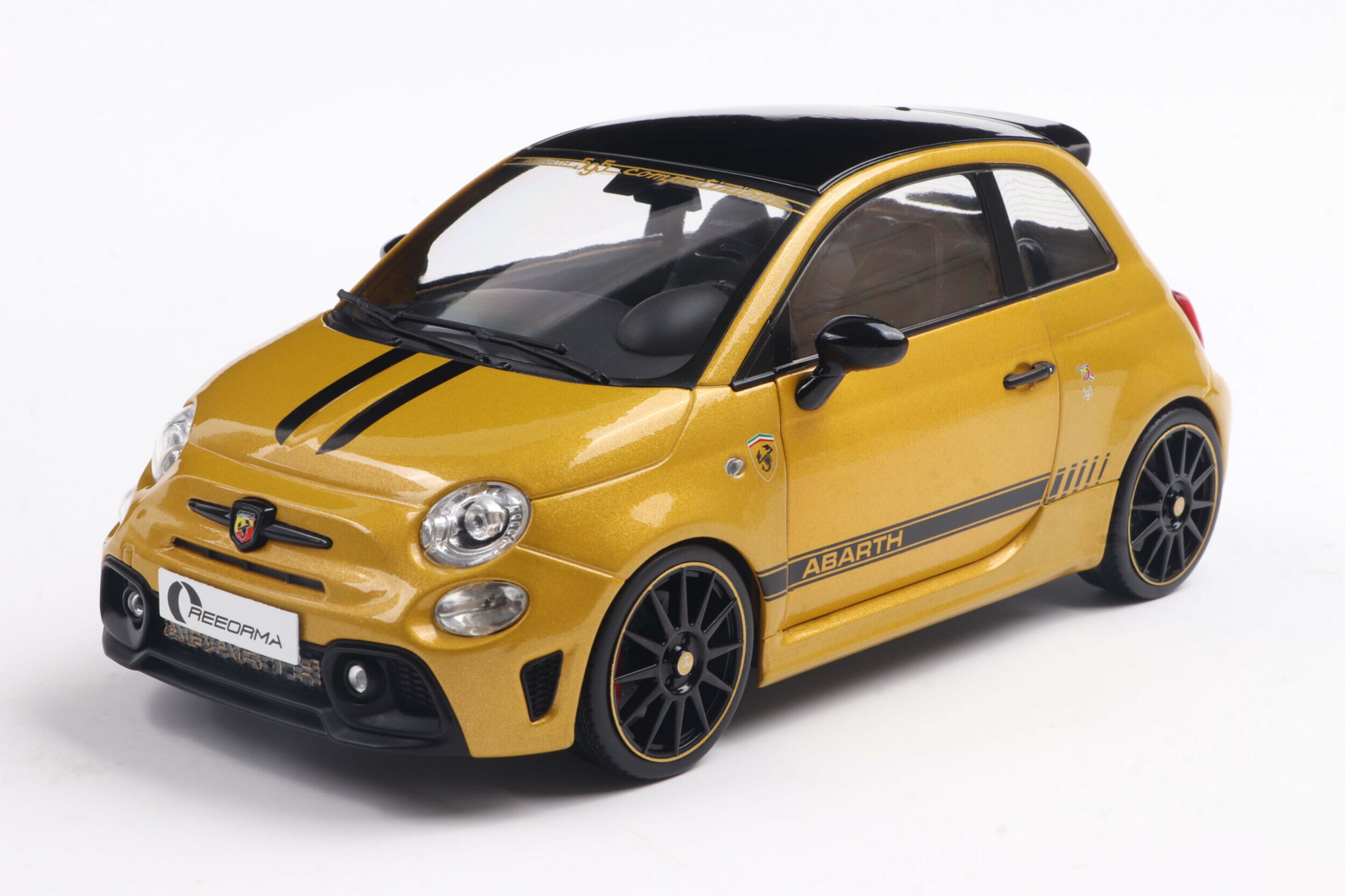 MCG /イクソ 1/18 アバルト 500e 2024 (ホワイト) Fiat Abarth 500e White IXO 1/18