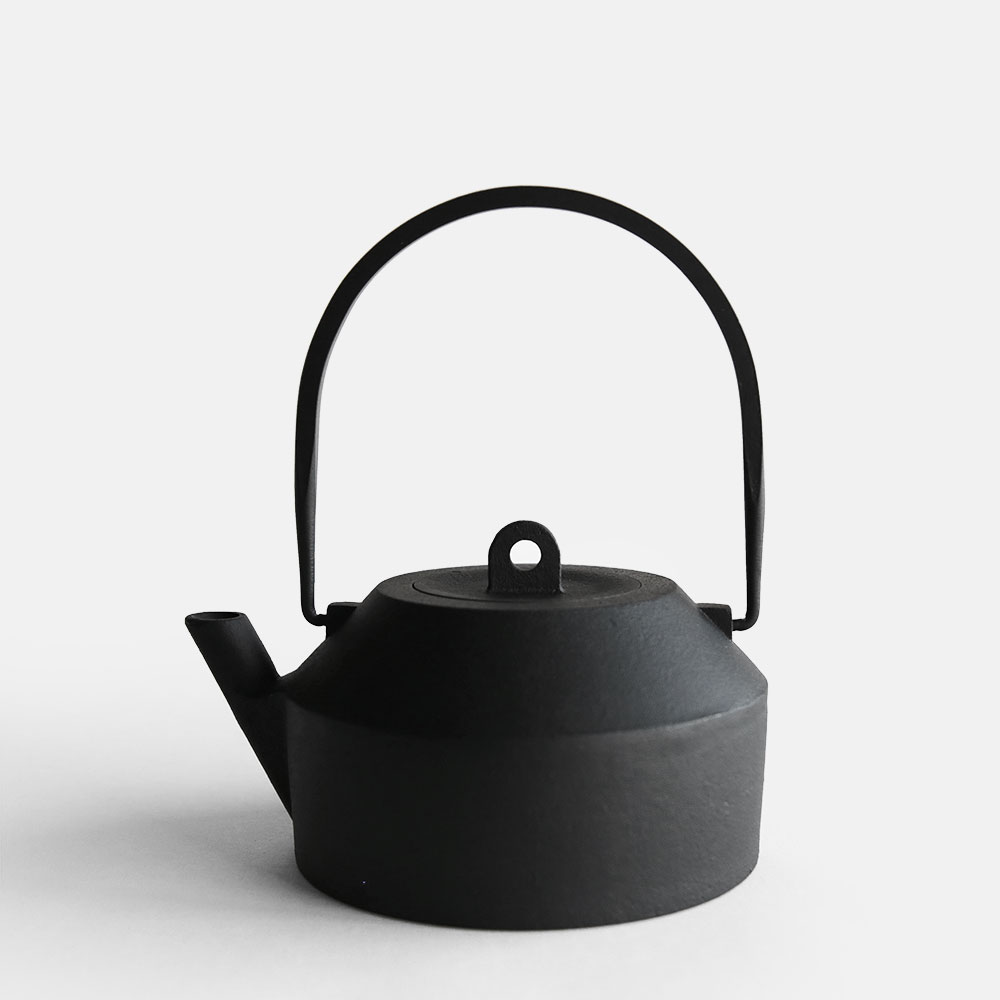 南部鉄瓶. iwatemo イワテモ ハッリ・コスキネン IH対応 南部鉄器 鉄瓶 / 南部鉄瓶 / iwatemo イワテモ / ハッリ