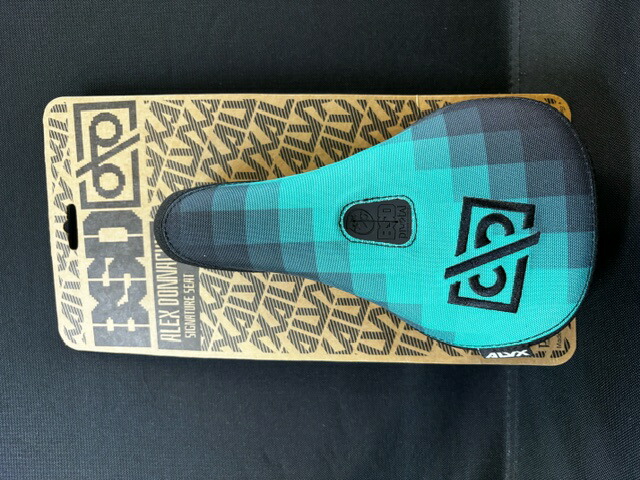 Bmx シート　Watanabe KHE FLATLAND 新品　超レア◎ imgrc0067241472.jpg