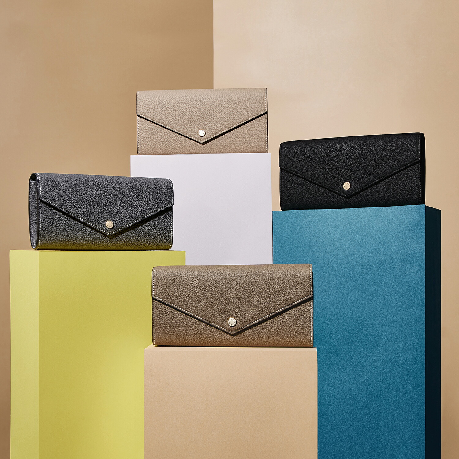 【楽天市場】【BONAVENTURA 公式】エンベロープ ロング ウォレット シュリンクレザー 長財布 スナップボタン 本革 レザー 高級