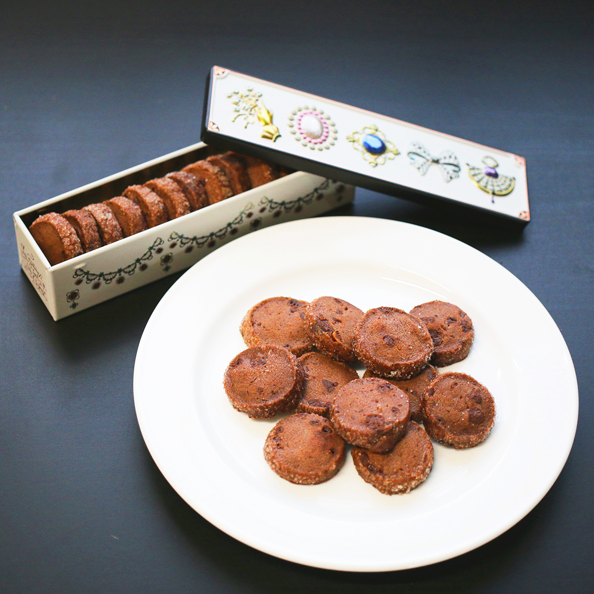 japanese jewelry box cookies, japanese jewellery cookies, chocolate cookies in jewellery box
