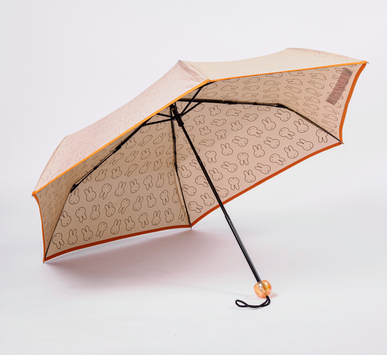 825円 から厳選した 2022新作 ミッフィー 折りたたみ傘婦人用耐風折雨傘 切継ぎアップリケ刺繍 55cmブラック グレー