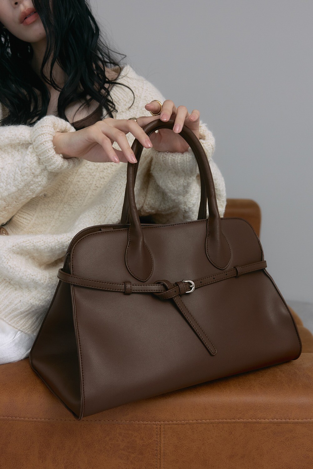 黒い装飾付きハンドバッグ sankyo shokai（三京商会） シャーク ブラック フォーマルバッグ