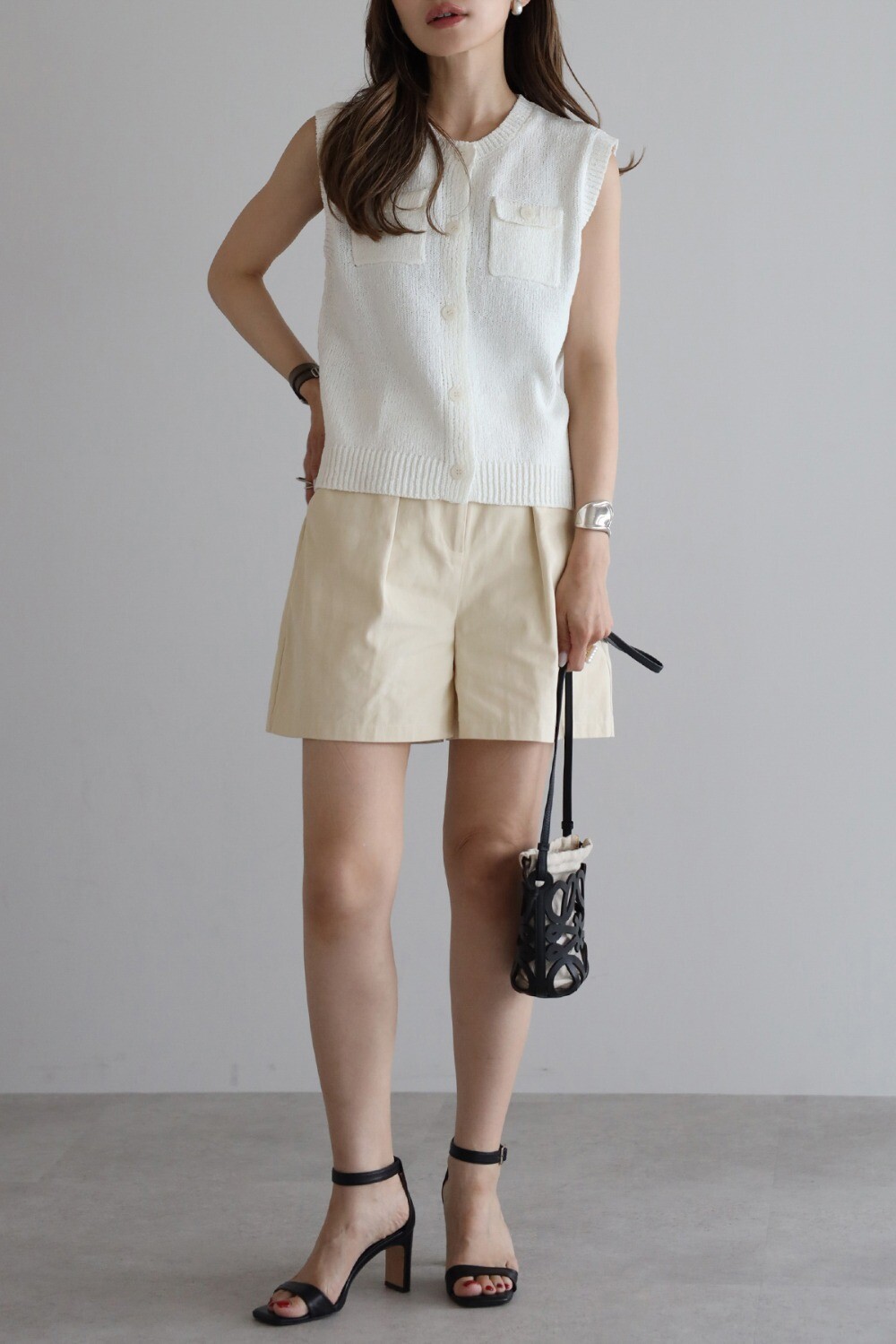 60％OFFクーポンで4004円！26日1:59まで／[SET]ポケットニットベスト&times;フロントタックショートパンツ 11-005005｜BONJOUR SAGAN